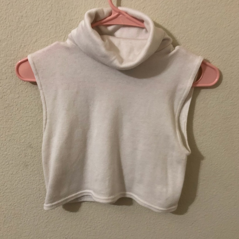 Sleeveless cropped turtleneck sweater